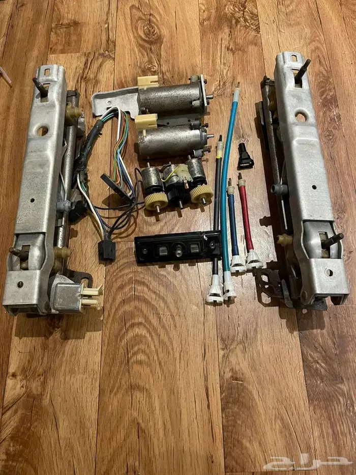 للبيع قطع كرسي اولدوزموبيل 84 اصليه 0