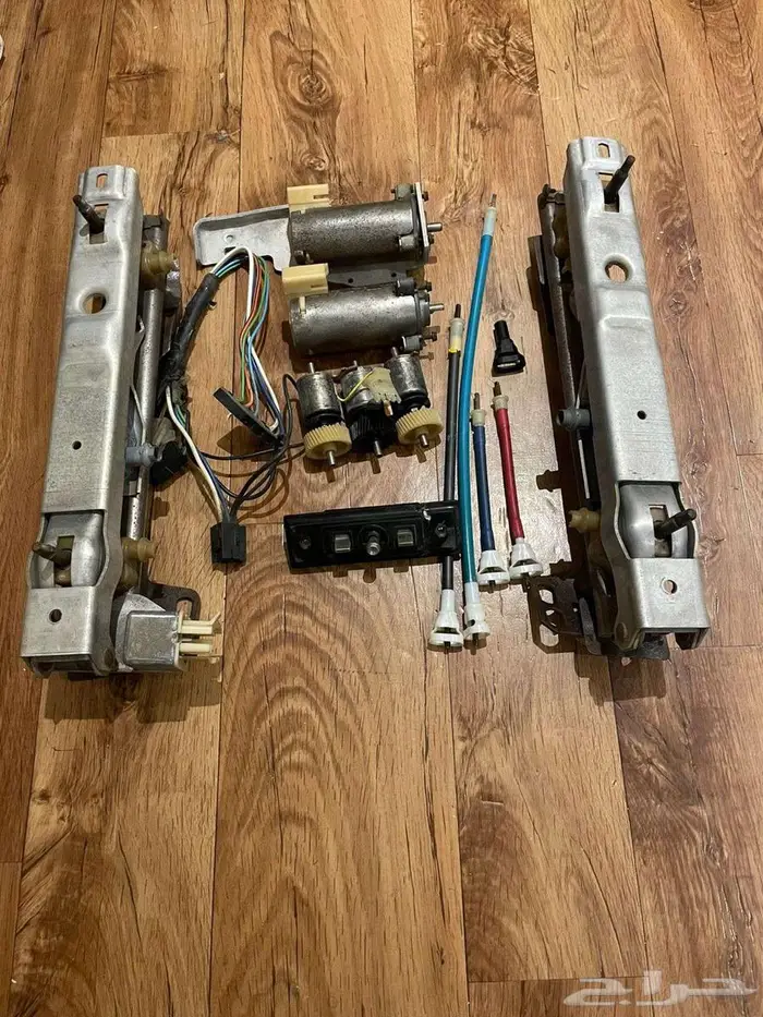 للبيع قطع كرسي اولدوزموبيل 84 اصليه 2