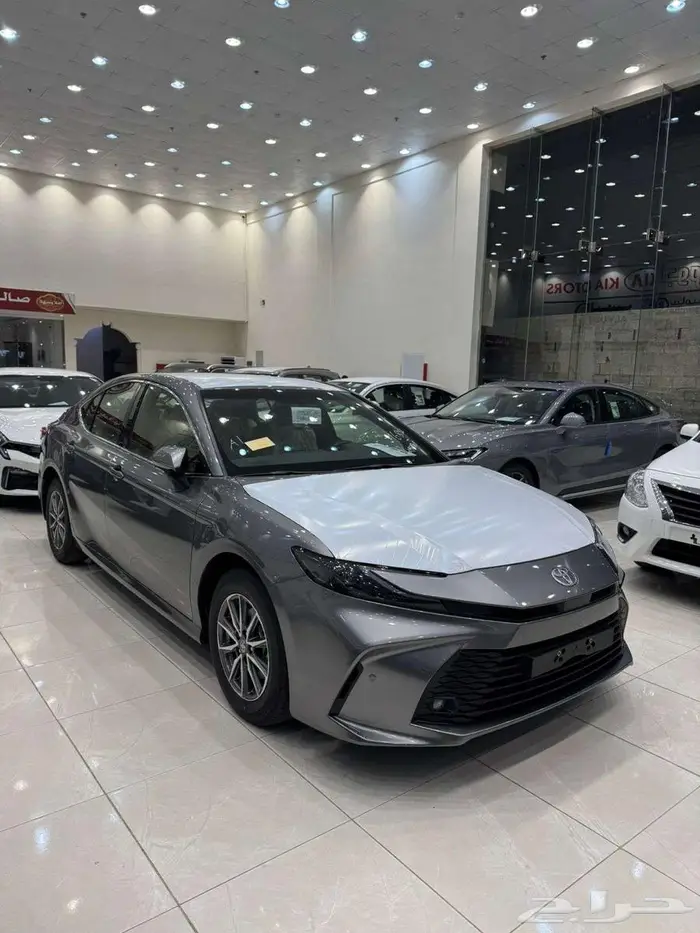 تويوتا كامري م 2025 ستاندر E بنزين - سعودي 1