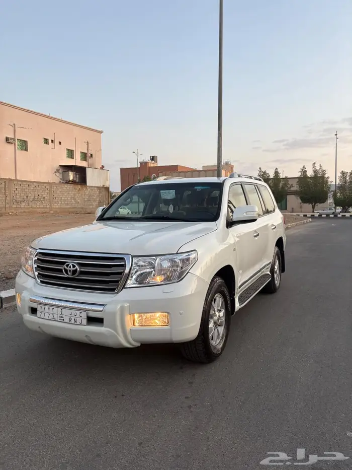 للبيع لاندكروزر 2011 8سرندل 60 عام 8