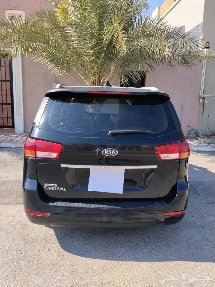 سيارة كيا كارنيفال 4