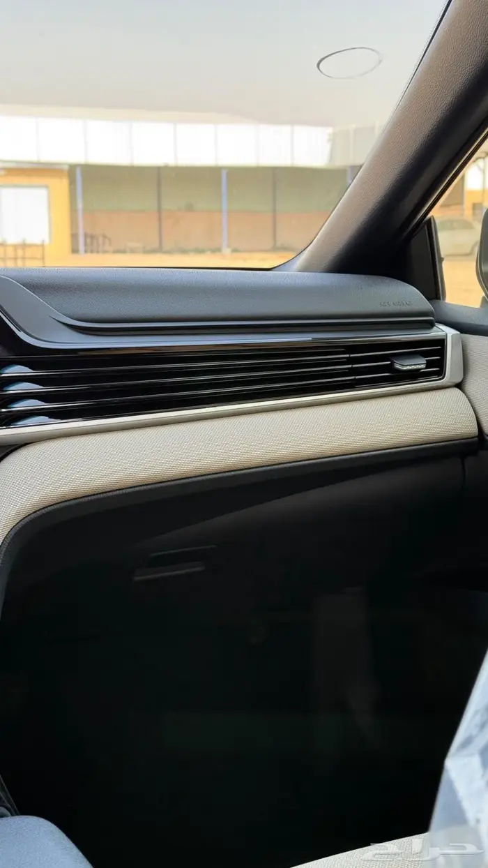 تويوتا كامري 2025 LE سعودي تيتانيوم 12