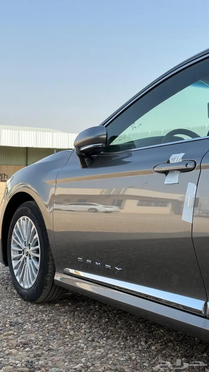 تويوتا كامري 2025 LE سعودي تيتانيوم 14