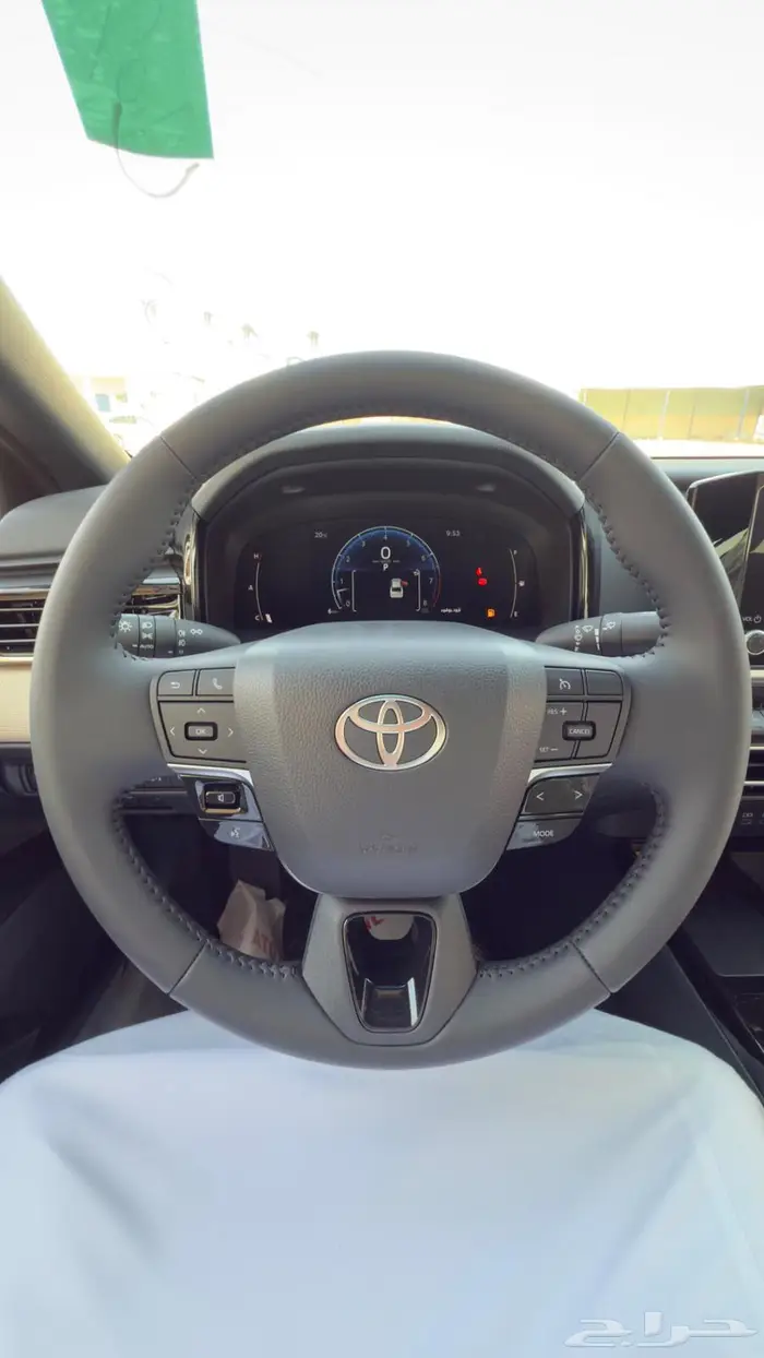 تويوتا كامري 2025 LE سعودي تيتانيوم 20