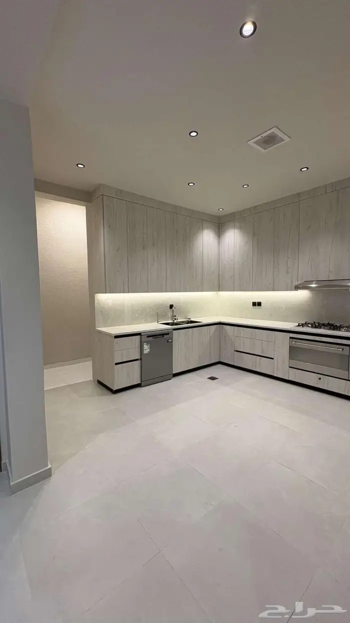 شقة دور ثاني للبيع حي الرحمانية ( مصعد مطبخ راكب سطح داخلي ) 8