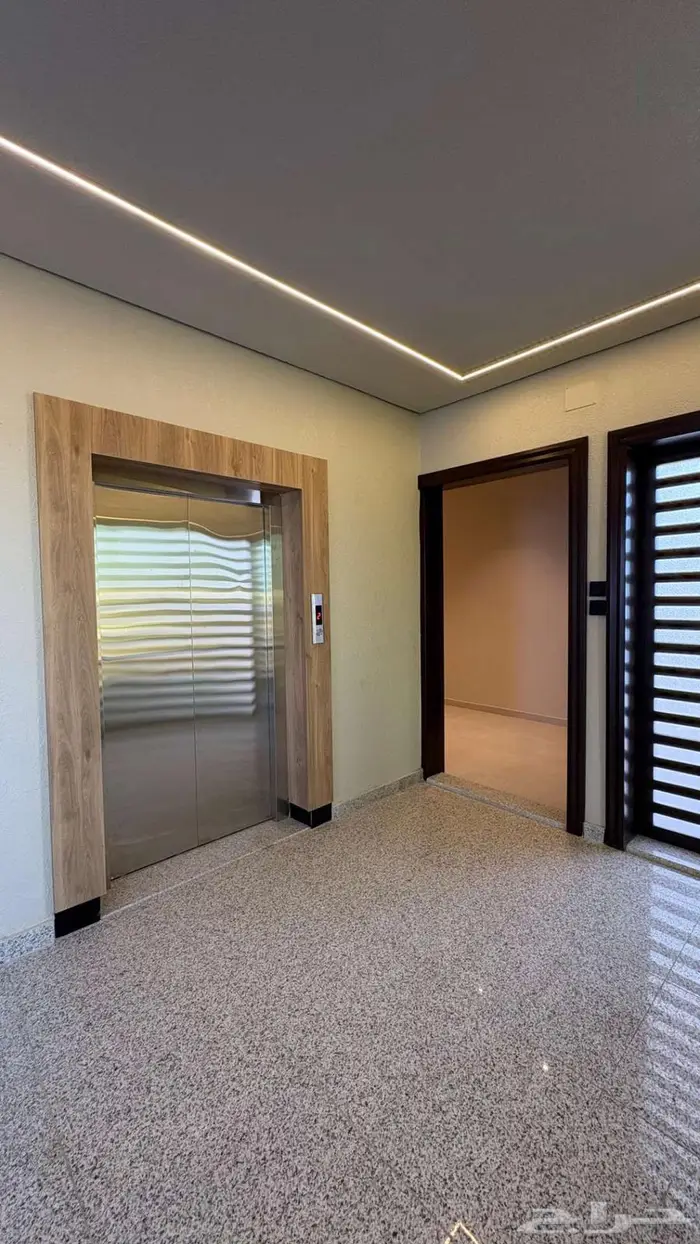 شقة دور ثاني للبيع حي الرحمانية ( مصعد مطبخ راكب سطح داخلي ) 1