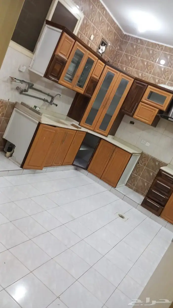 للايجار شقة علوية بحي الياسمين 0