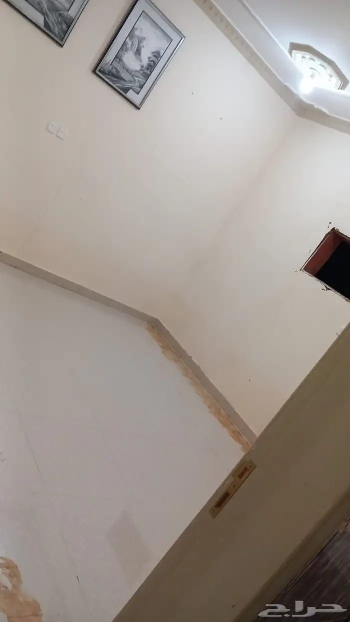 للايجار شقة علوية بحي الياسمين 3