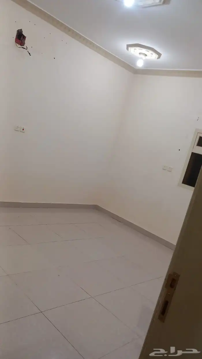 للايجار شقة علوية بحي الياسمين 1