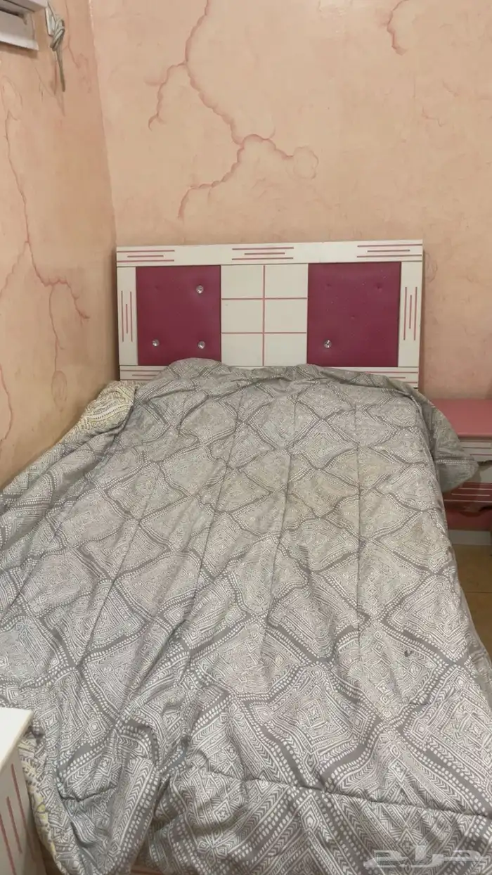 دولاب ملابس كبير و ثلاث اسره و تسريحه 1