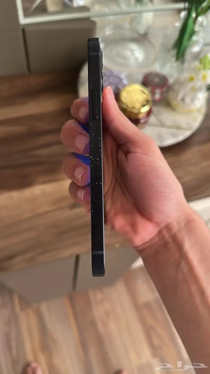 ايفون 12 العادي بيع مستعجل مع شاحن وفيش 4