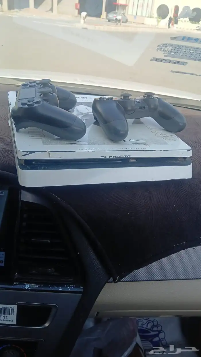 سوني 4 مع 2 يد اصلي 1