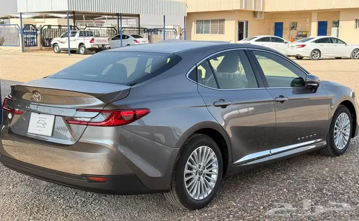 تويوتا كامري 2025 LE سعودي تيتانيوم 15