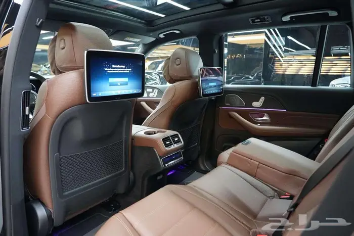 مرسيدس GLS 450 بريميوم بلس موديل 2026 أصفار خليجي أسود بني 16