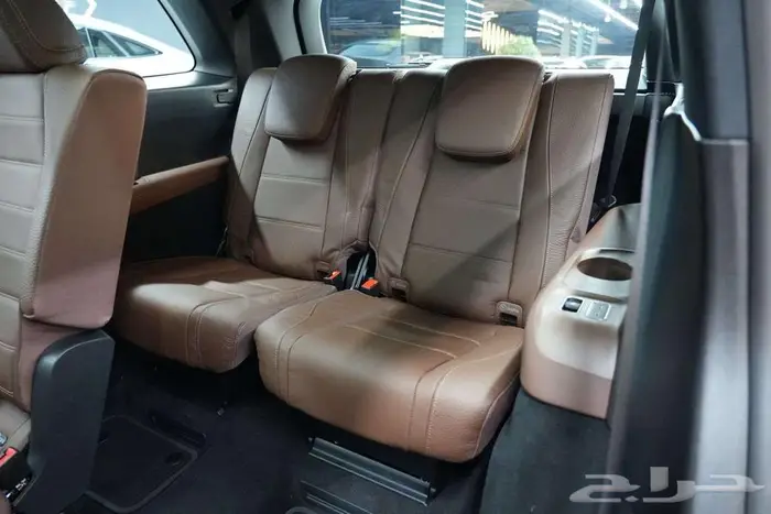 مرسيدس GLS 450 بريميوم بلس موديل 2026 أصفار خليجي أسود بني 17