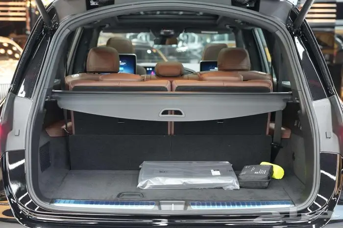 مرسيدس GLS 450 بريميوم بلس موديل 2026 أصفار خليجي أسود بني 19