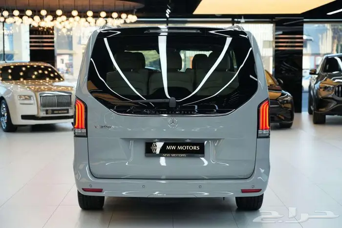 مرسيدس V 300 موديل 2026 أصفار خليجي رمادي ألبين أبيض 4