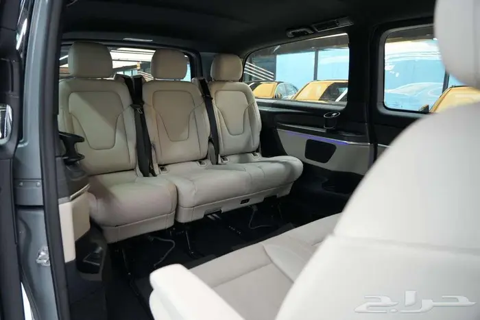 مرسيدس V 300 موديل 2026 أصفار خليجي رمادي ألبين أبيض 13