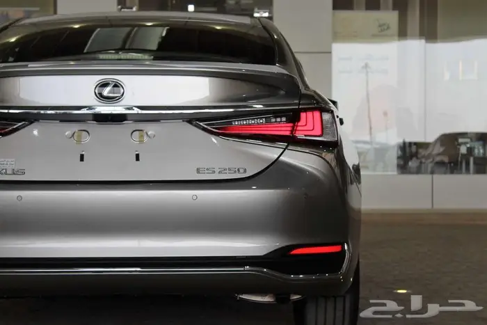 لكزس - ES250 لاكجيري - 2025 - نص فل - خليجي 4