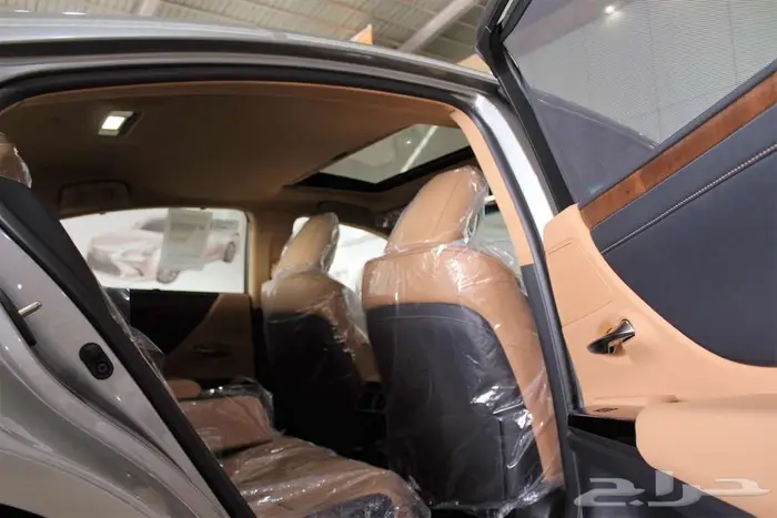 لكزس - ES250 لاكجيري - 2025 - نص فل - خليجي 16