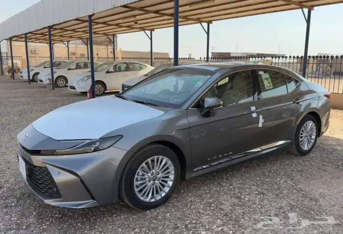 تويوتا كامري 2025 LE سعودي تيتانيوم 48