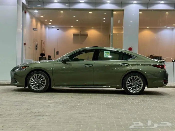 لكزس ES 300 HH موديل 2025 - عرض نهايه العام 12
