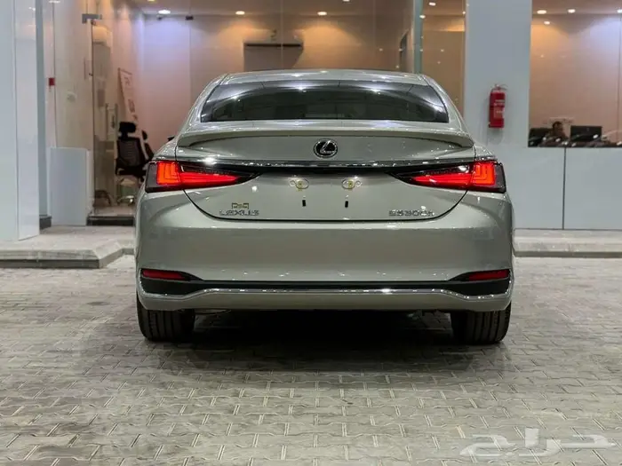 لكزس ES 300 HH موديل 2025 - عرض نهايه العام 19
