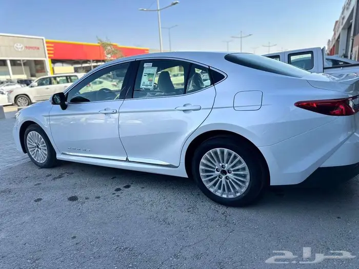 تويوتا كامري 2.5 LE 2025 بنزين كاش وتقسيط بنوك 16