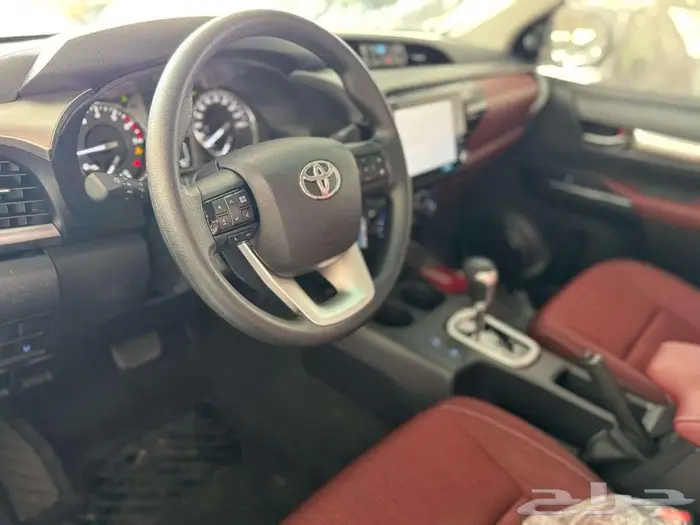 تويوتا هايلوكس SGLX بريمي بنزين 2.7 فل كامل دبل 2025عرض خاص 15