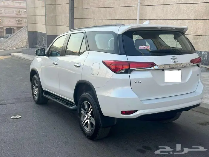 تويوتا فورشنر 2023 VX - سلندر 6 ماشي 25 الف فقط 4