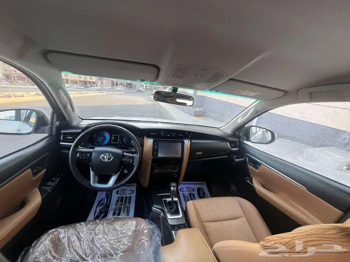 تويوتا فورشنر 2023 VX - سلندر 6 ماشي 25 الف فقط 8