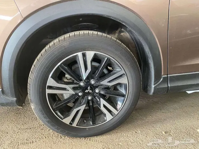 متسوبيشي كلبس كروس ستاندر موديل 2023 اصفار 10