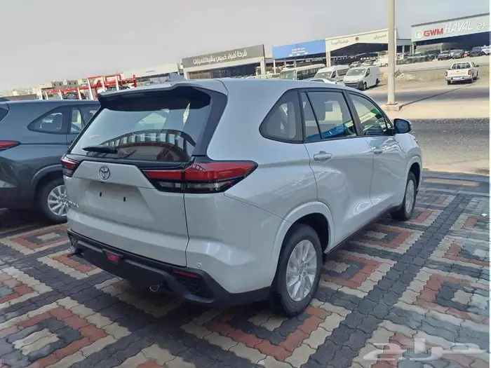 تويوتا انوفا 2026 بنزين GL 2.0 عبداللطيف جميل 10