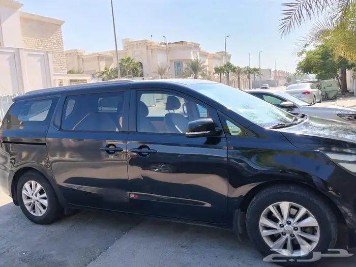سيارة كيا كارنيفال 1