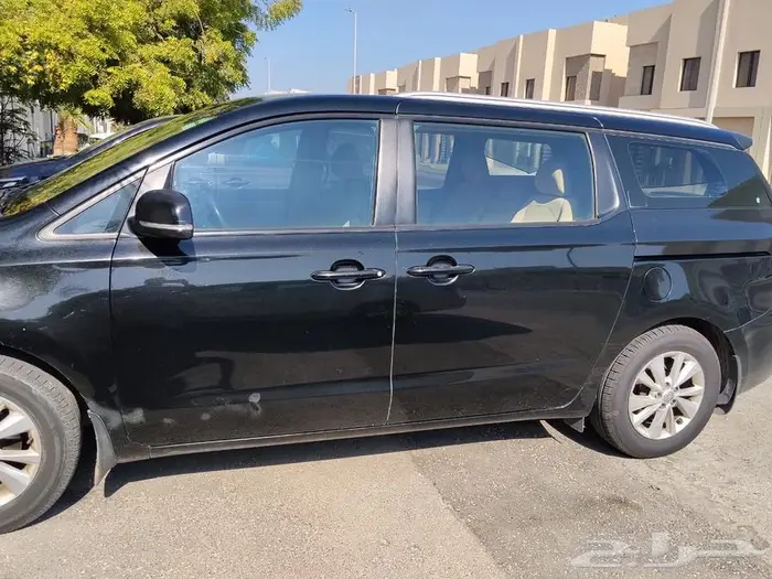 سيارة كيا كارنيفال 2