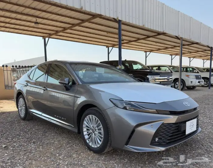 تويوتا كامري 2025 LE سعودي تيتانيوم 21