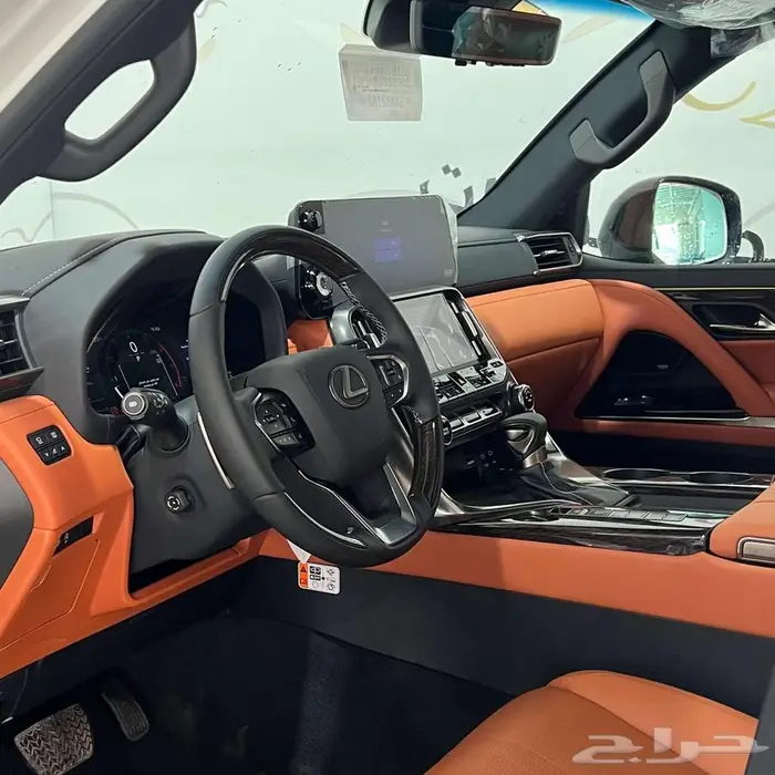 لكزس LX600 VIP سعودي دبل بنزين تماتيك 2025 عرض خاص 5