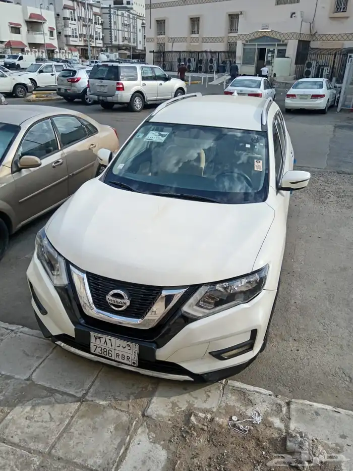 نيسان اكس تريل للبيع 3