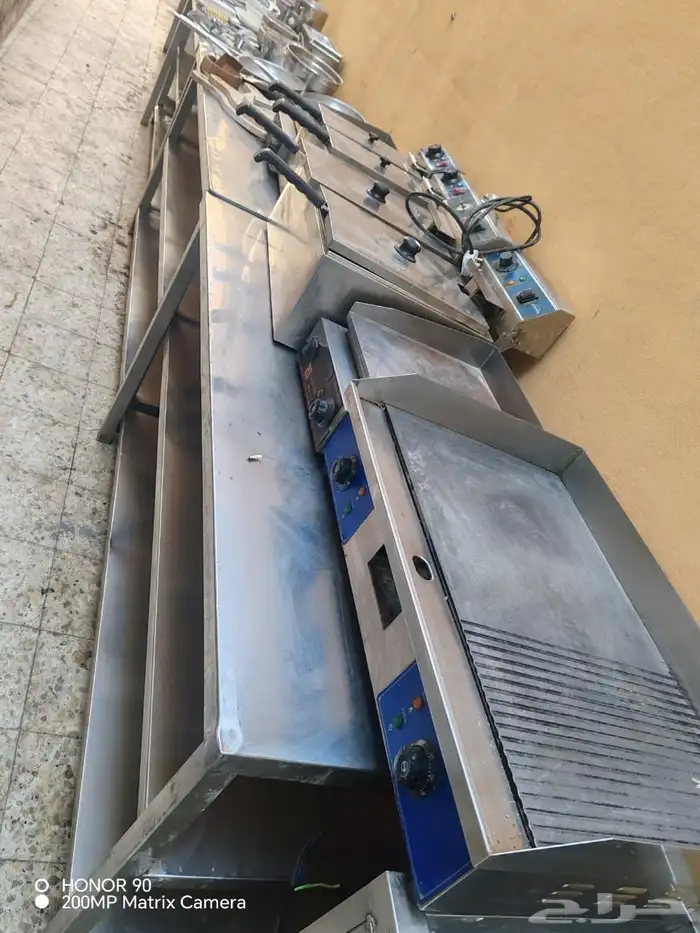 معدات مستعملة للبيع 11