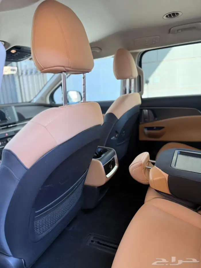 كيا كرنفال 2023 وارد الوكيل الجبر ماشي 102000 14