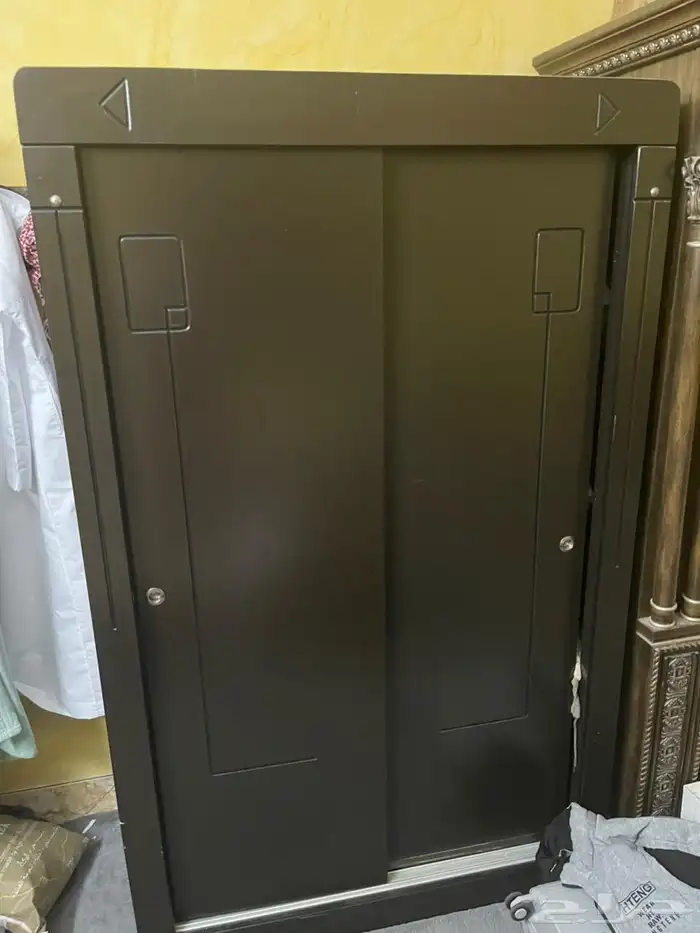 دولاب شبه جديد 0