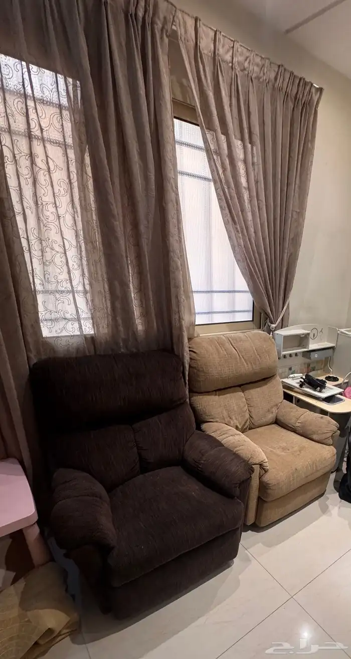 للبيع طاولات مجلس نظييفة وكراسي استرخاء واثاث 3