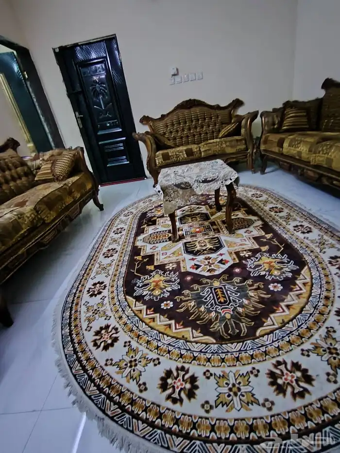 طقم جلوس بغرض البيع السعر650 ريال قابل للتفاوض ا 0