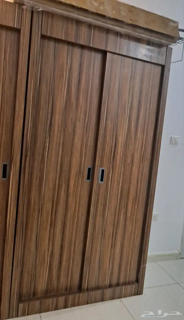 2 دولاب ضلفتين من الخشب المتين استعمال اقل من سنه 4