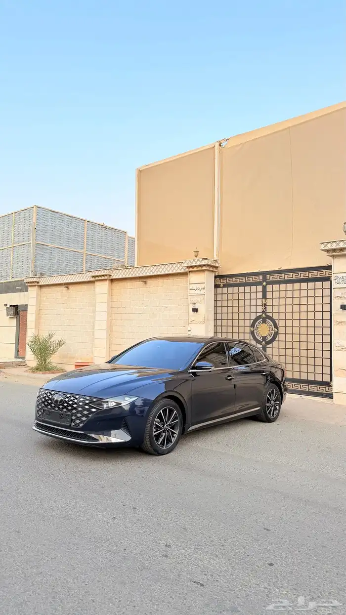 هونداي ازيرا 2022 ( بنزين 4V ) فل كامل بحالة الوكالة 4