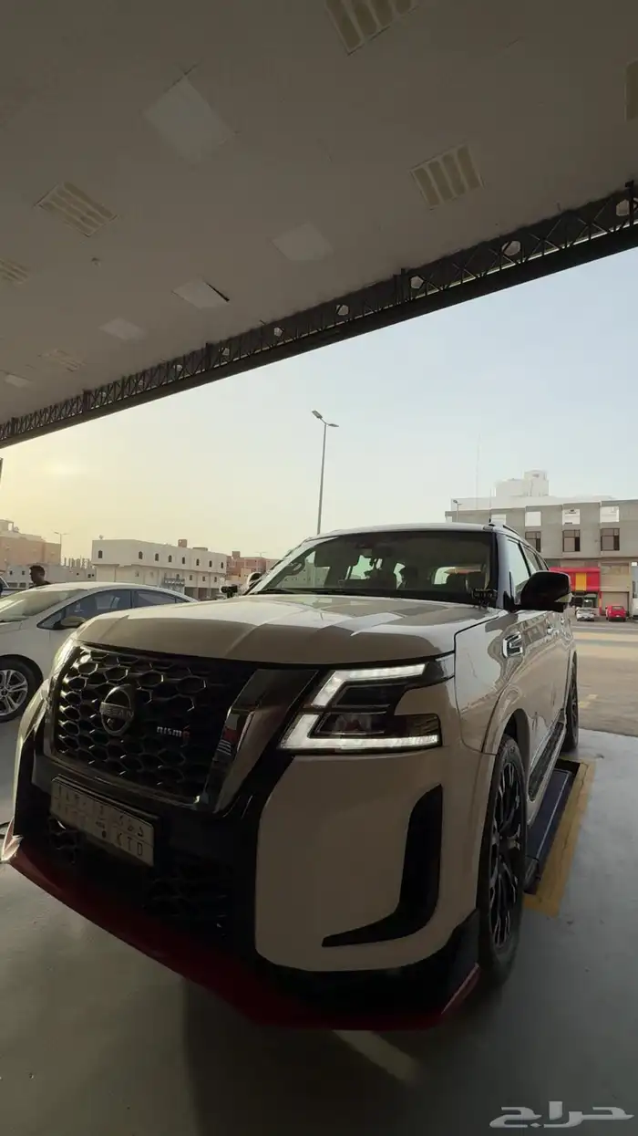 للبيع باترول 2011 محول نيسمو كامل من محركات و خارجي 8