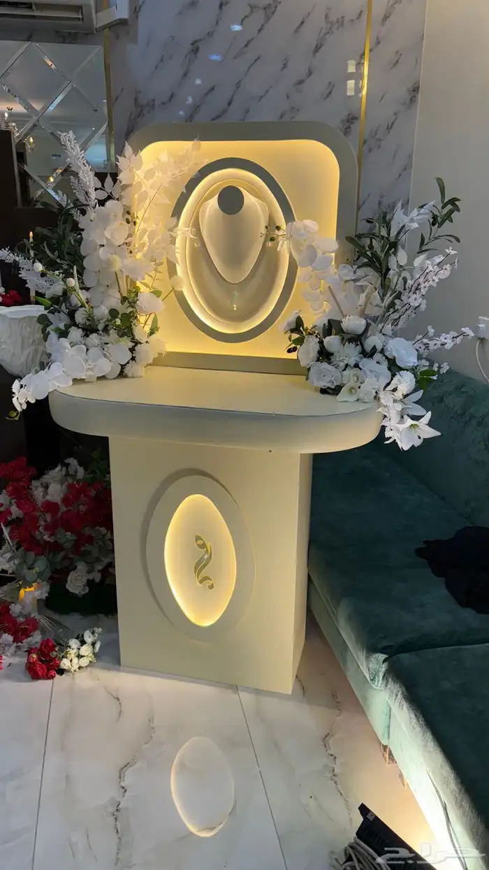 عربية ملكة فاخرة 1