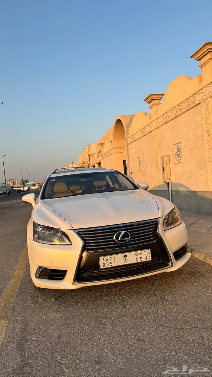 لكزس LS460L منوة المستخدم نظيف جدا وكالة 1