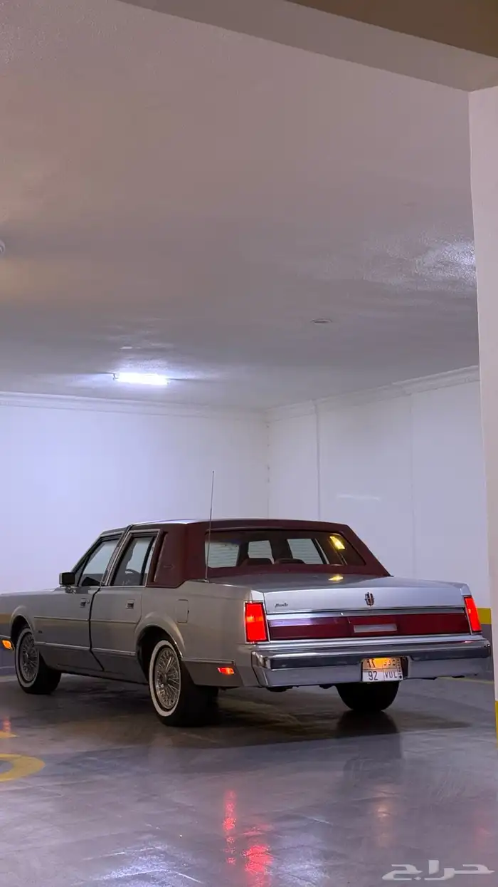 لينكولن تاون كار 1987 9