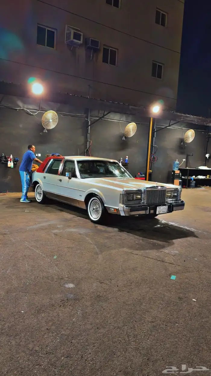 لينكولن تاون كار 1987 11